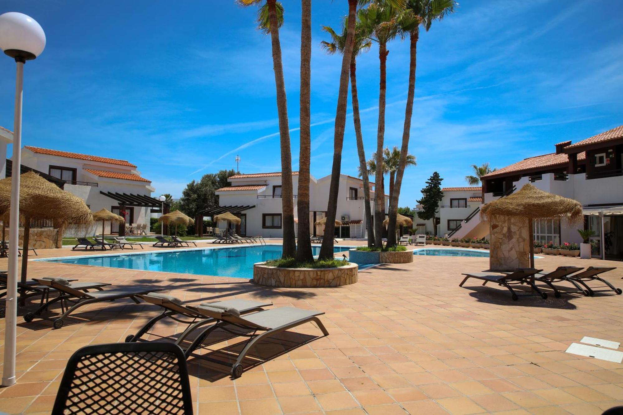Nuramar Aparthotel Cala'N Bosch  Extérieur photo