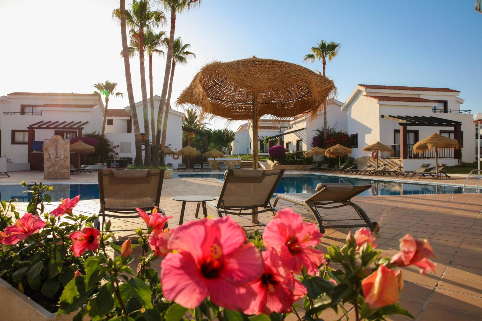 Nuramar Aparthotel Cala'N Bosch  Extérieur photo