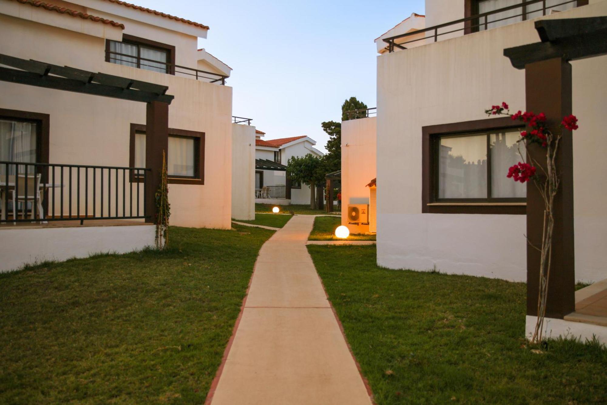 Nuramar Aparthotel Cala'N Bosch  Extérieur photo